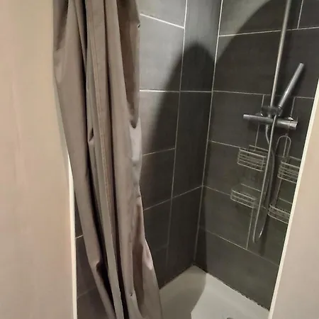 Du Pre Apartment *
